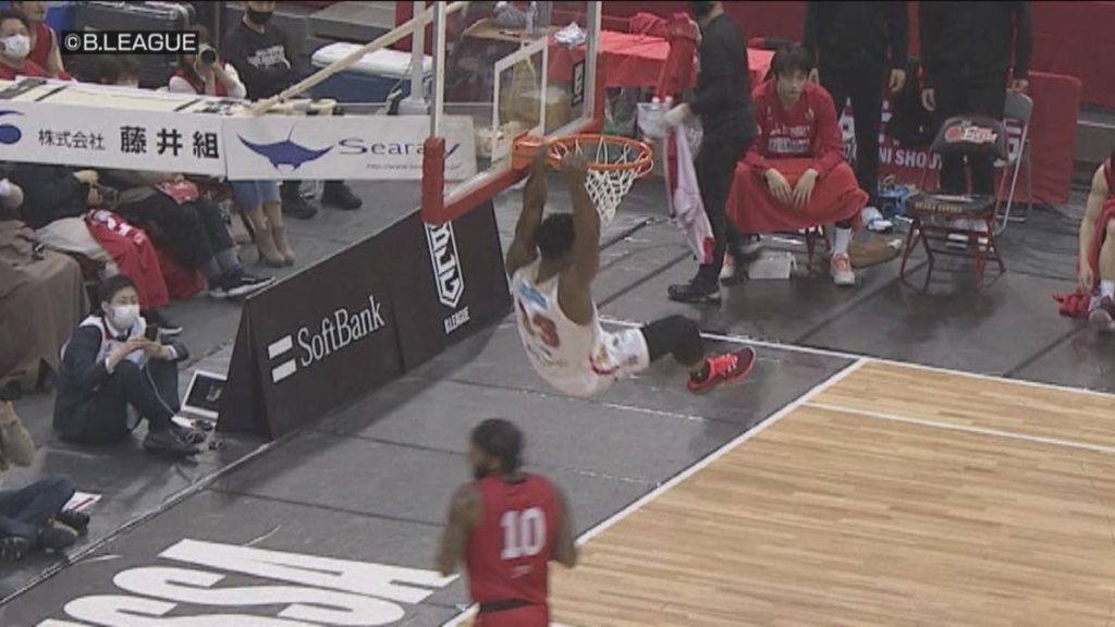 大阪エヴェッサ パワフルダンク 進化を続ける38歳 頼れる兄貴 アイラ ブラウン あすリートチャンネル 大阪エヴェッサ パワフルダンク 進化を続ける38歳 頼れる兄貴 アイラ ブラウン あすリートチャンネル